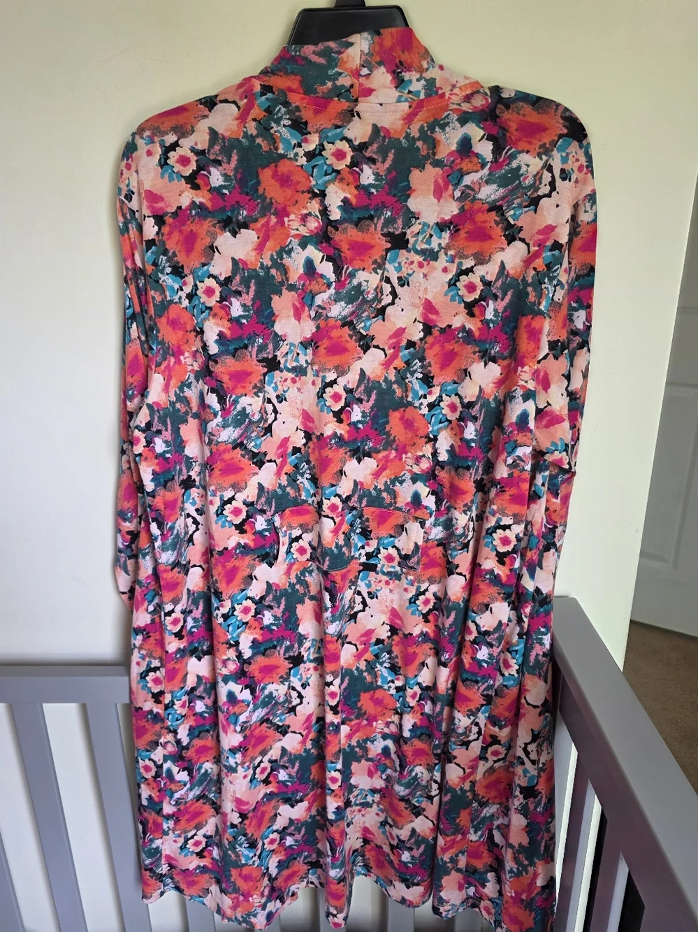 Natori Floral Lightweight Open-Front Robe in Pink, Teal & Navy Size Medium